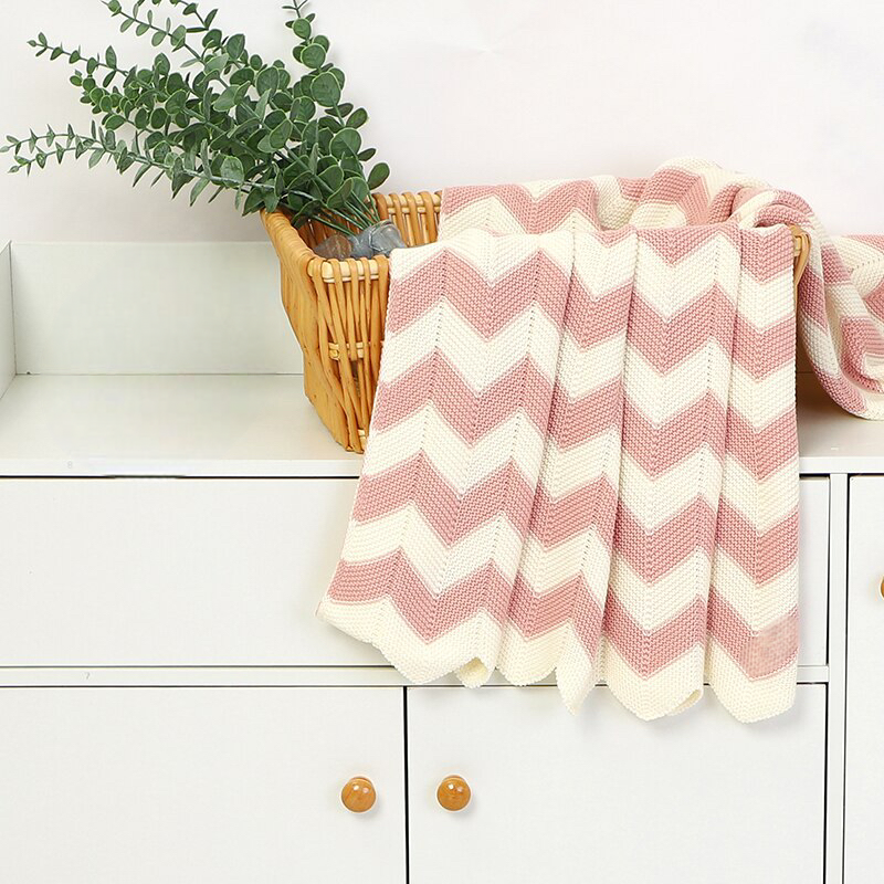 Zigzag Knitted Blanket - ottieandolsen